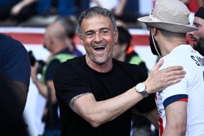 巴黎圣日耳曼训练开放日；窗口期回应争议引欢呼；社区盾在即；年轻球员得到机会的简单介绍-JIUYOU GAMES