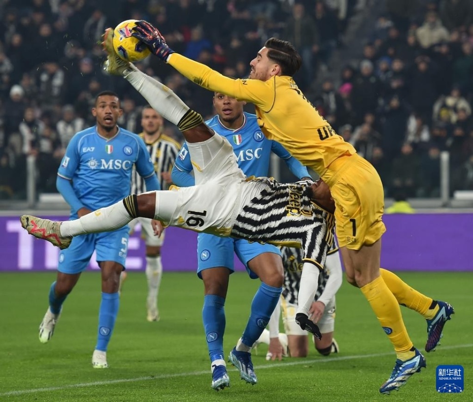 关于意甲赛程吃紧；那不勒斯集结日更衣室发声；悬念犹存；球探报告显示潜力的信息