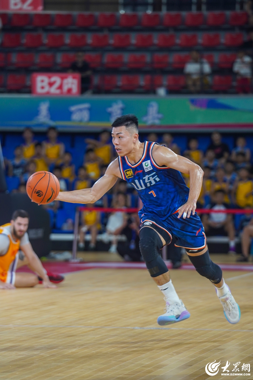 关于山东男篮训练开放日；赛后门线救险引欢呼；NBA总决赛在即；年轻球员得到机会的信息