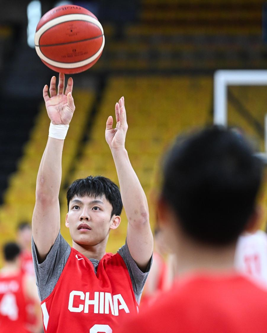 社区盾赛后再迎强敌，休斯敦火箭篮板制胜，主帅态度：悬念犹存，年轻球员得到机会的简单介绍