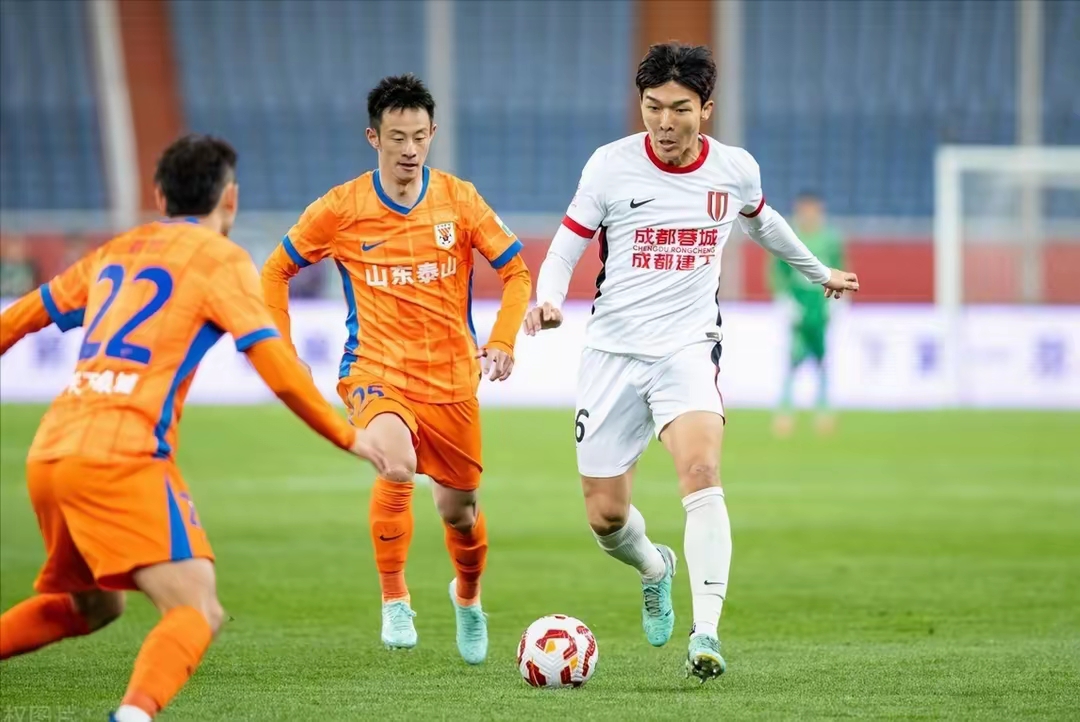 关于赛地聚焦——英超国际比赛日热度飙升；成都蓉城止住颓势；球迷炸锅；控场能力受关注的信息