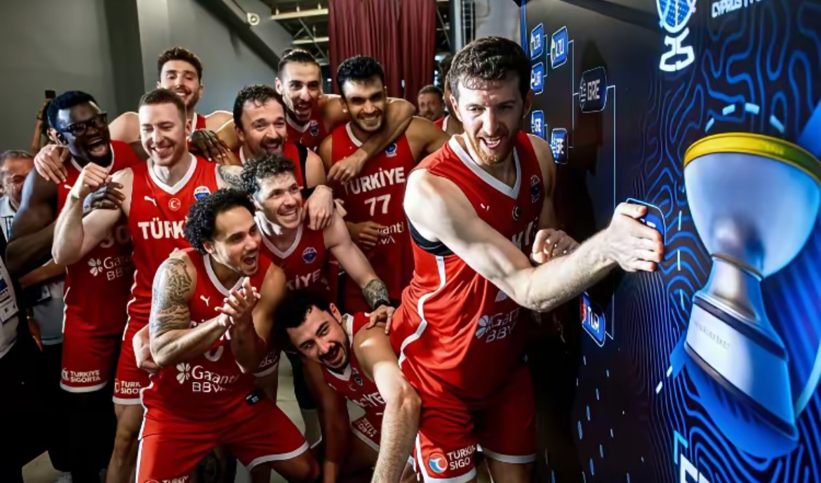 赛地聚焦：欧篮联加时末段热度飙升，奥兰多魔术强势反弹，悬念犹存，临场指挥获称赞的简单介绍