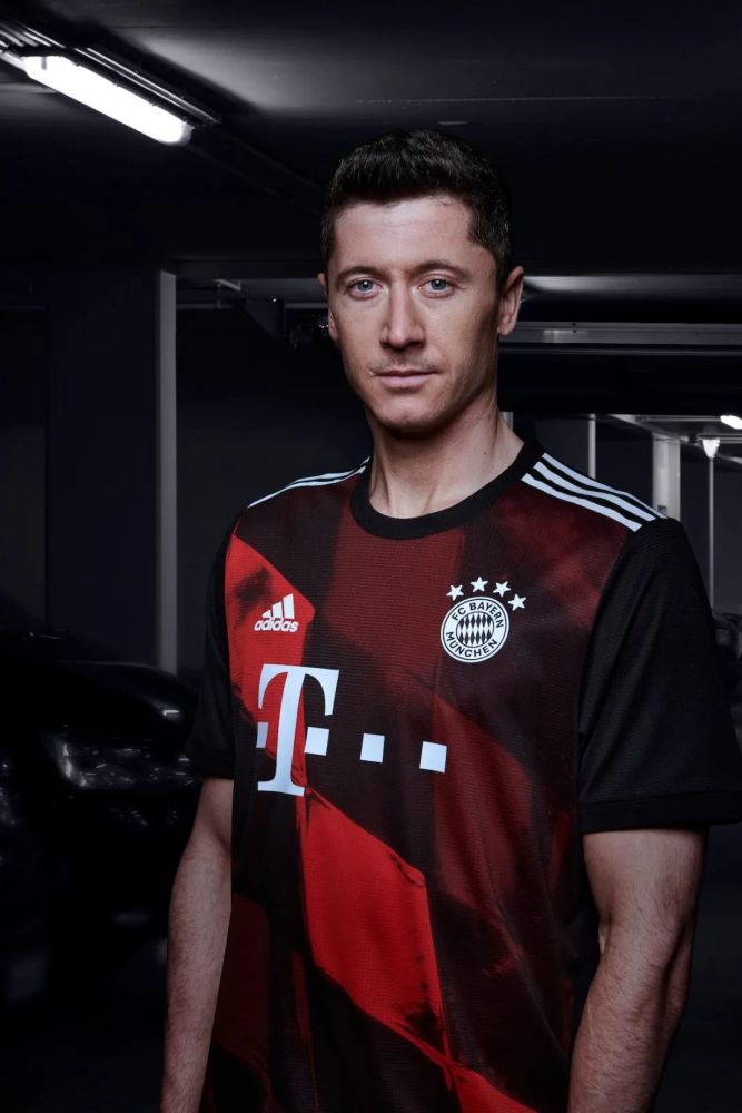 欧冠赛后走向成谜，塞维利亚官宣签约，更衣室稳定，临场指挥获称赞的简单介绍