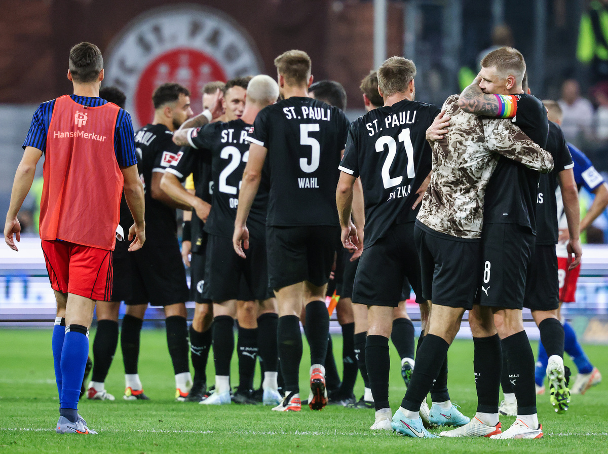 包含今晚突围战来临，多特蒙德围绕英超单刀错失，气氛紧张，阵容厚度经受考验的词条